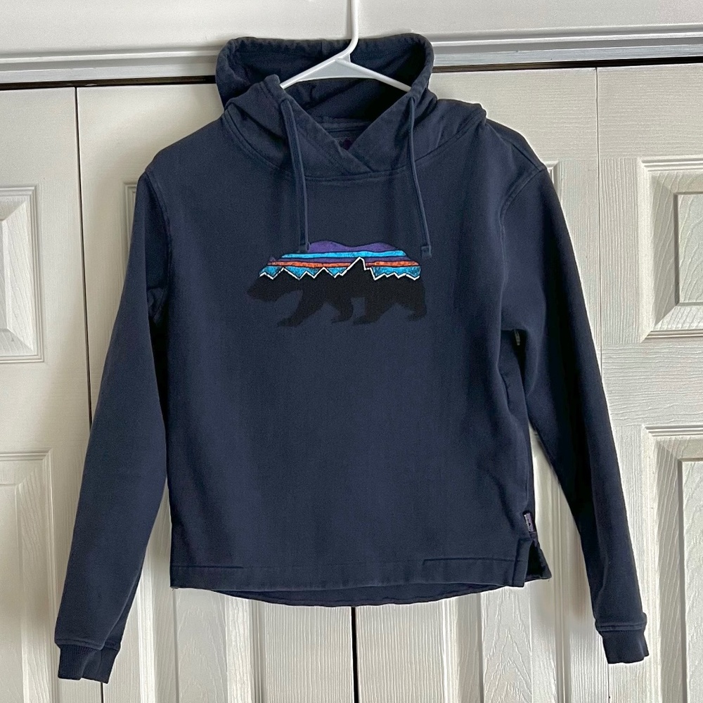 PATAGONIA Women's Navy Blue Bear Sweatshirt ~ Ladies Size XS